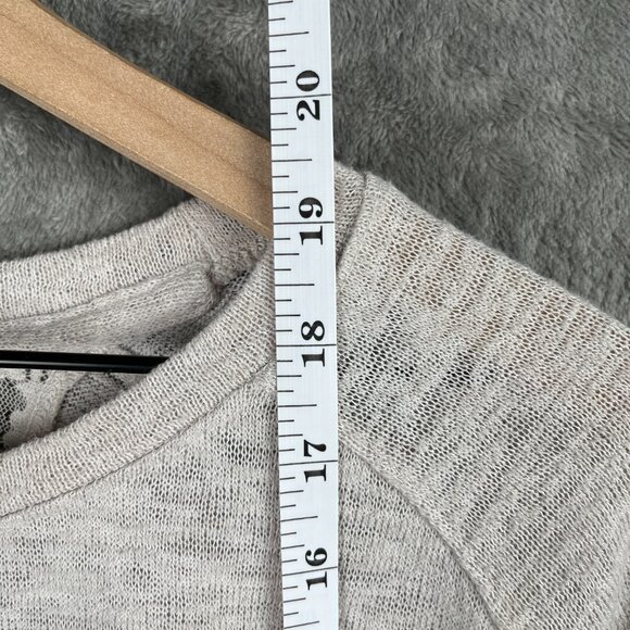 Victorias Secret Sweater Womens M Cream Gray Lace Raglan Pullover Casual Knit - Picture 8 of 11